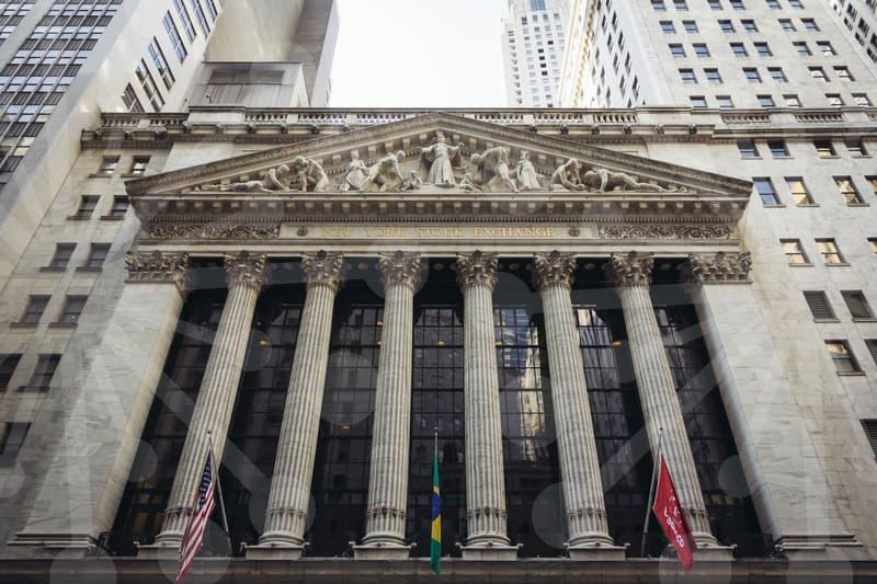 매일 신는 구두 대신 격식과 편안함을 모두 잡는 여자정장운동화 선택법